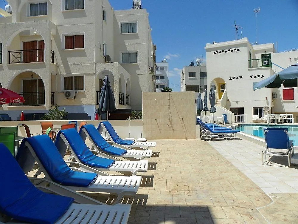 Sea N Lake View Hotel Apartments Larnaca 2*,